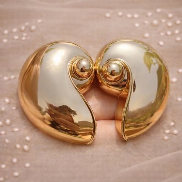 Anthropologie Jewelry - Vintage Gold Snail Earrings